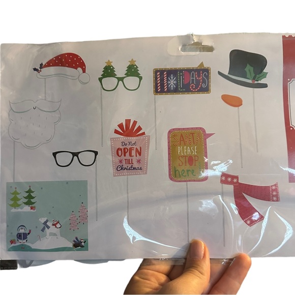 Holiday Time 10 Piece Christmas Photo Booth Back Drop & Prop Kit NWT - Picture 6 of 11